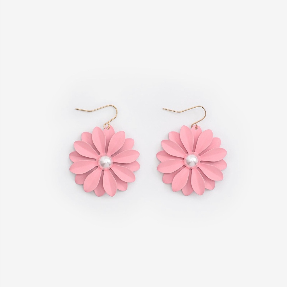 Daisy & Pearl Dangle Earrings